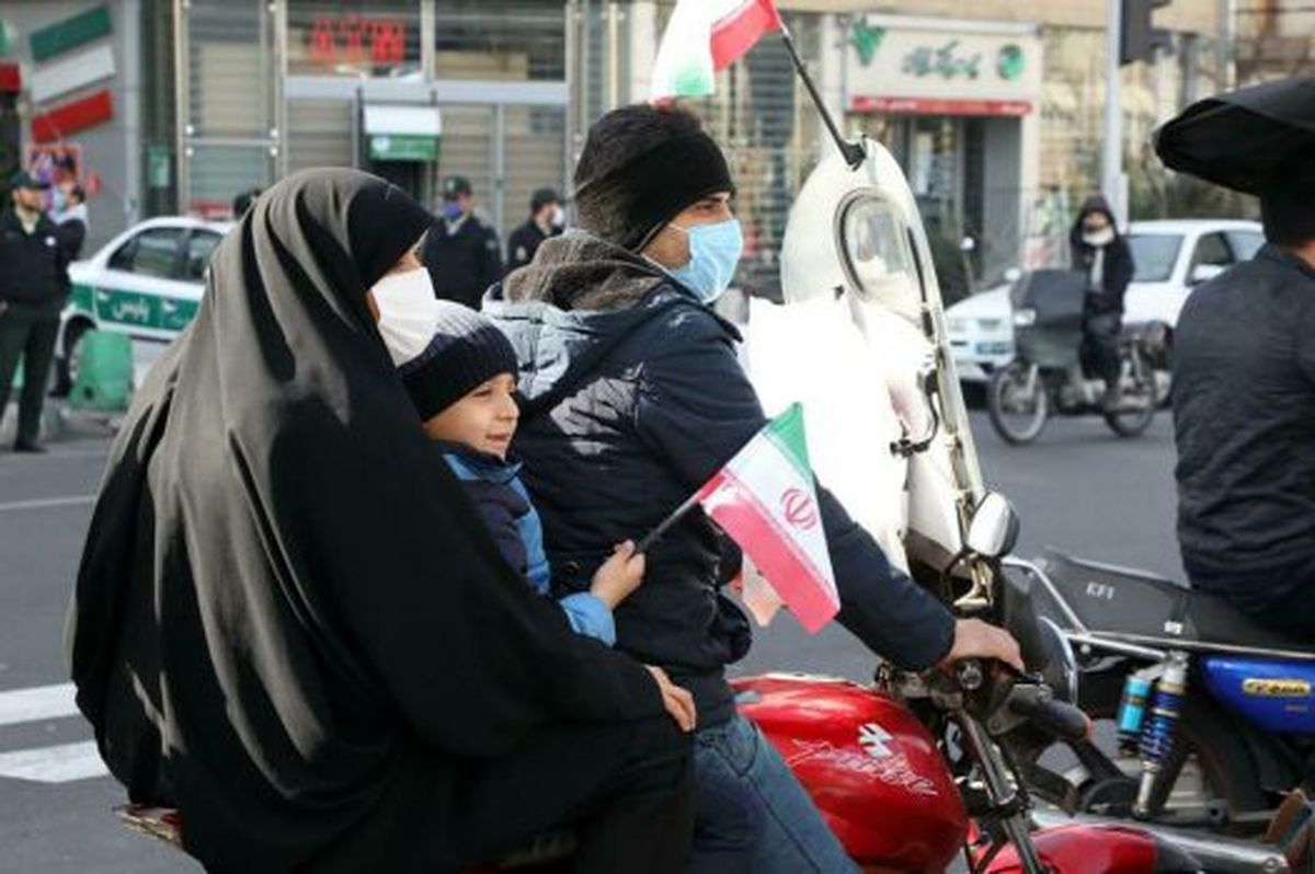 استقبال شهروندان از پردیس فرهنگی منطقه۱۳ در روز ۲۲ بهمن