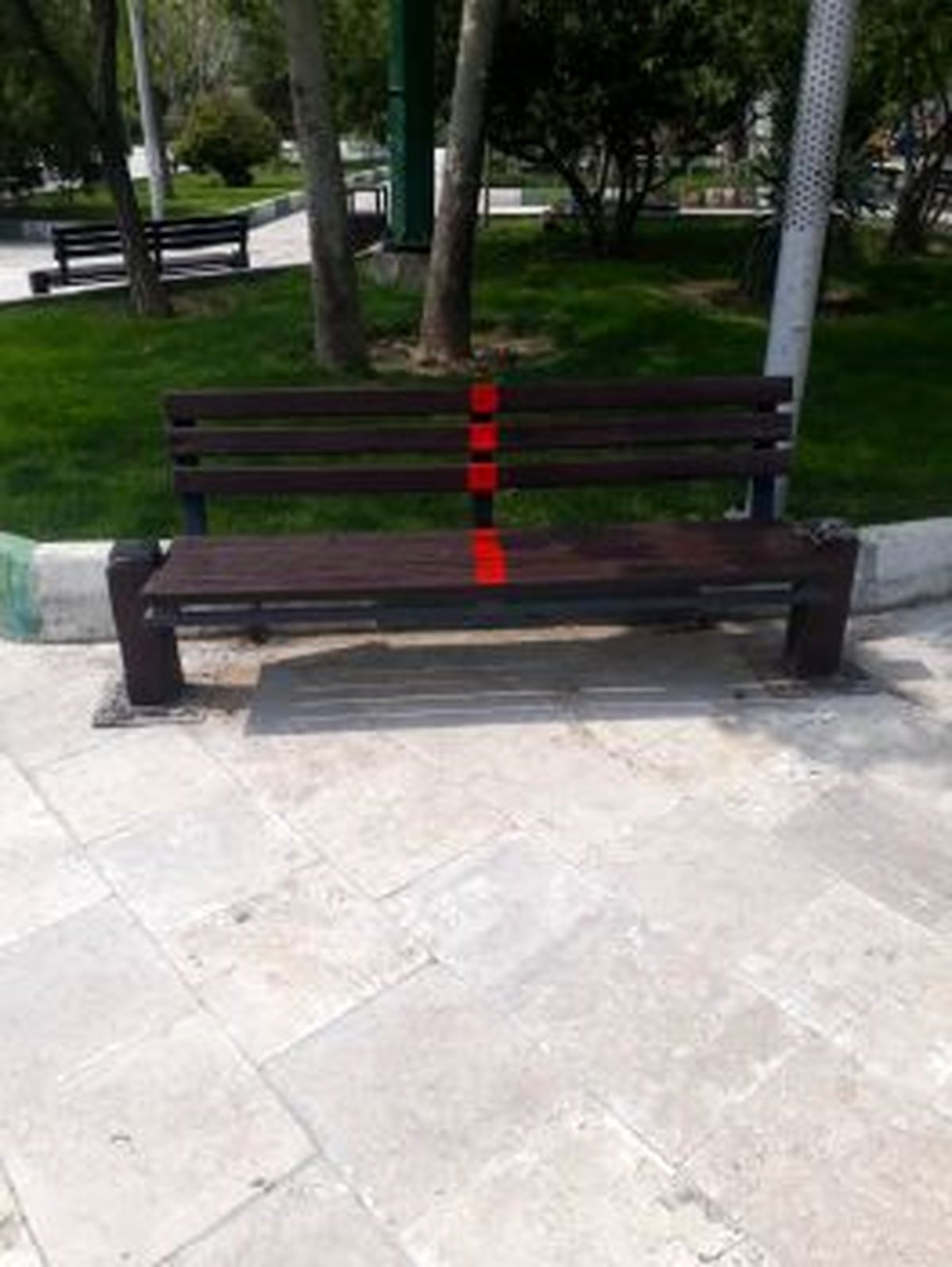اجرای طرح فاصله گذاری اجتماعی در بوستانها و تفرجگاه های منطقه ۲