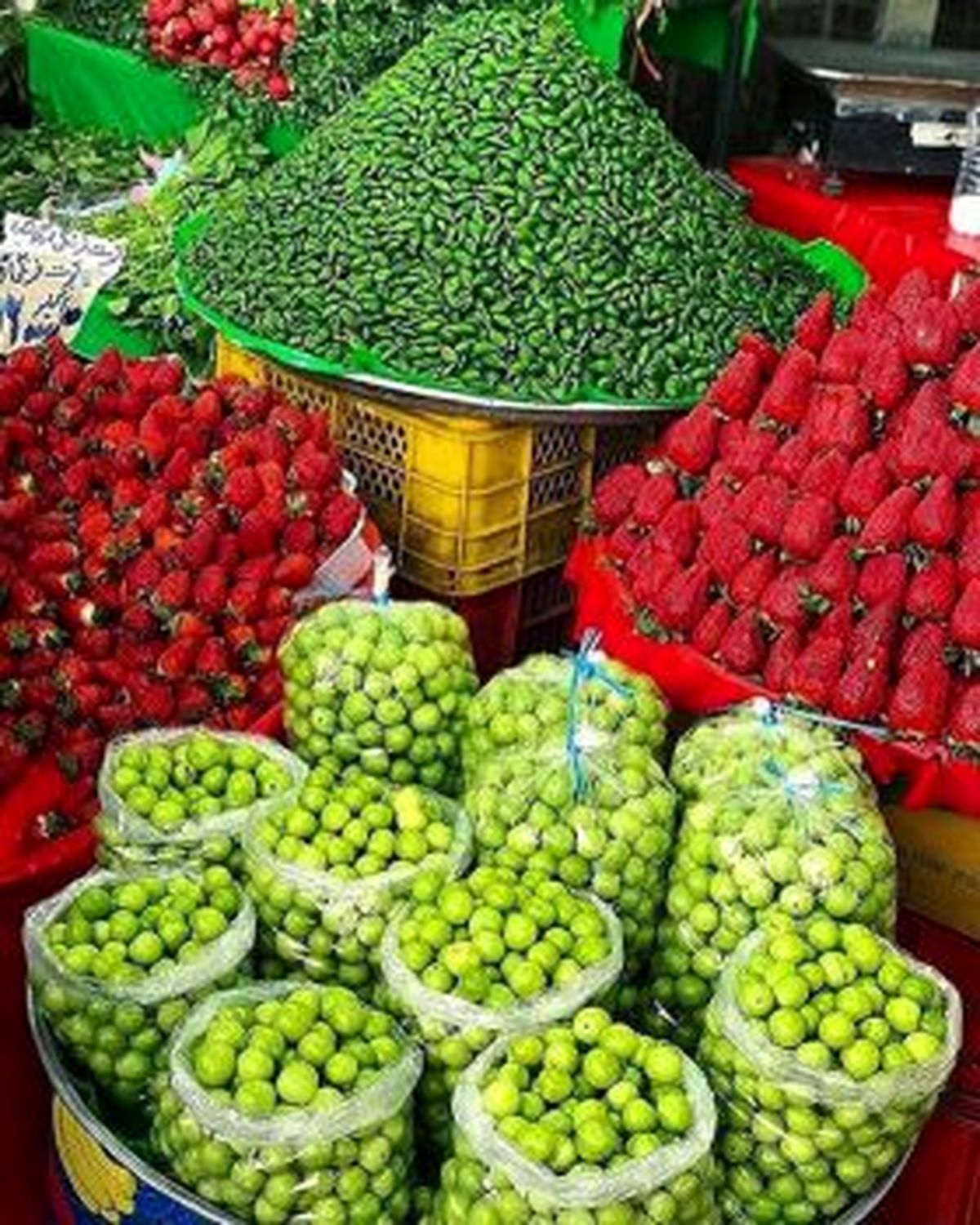 کاهش قیمت دو نوبرانه پرطرفدار بهاری در میادین میوه و تره بار