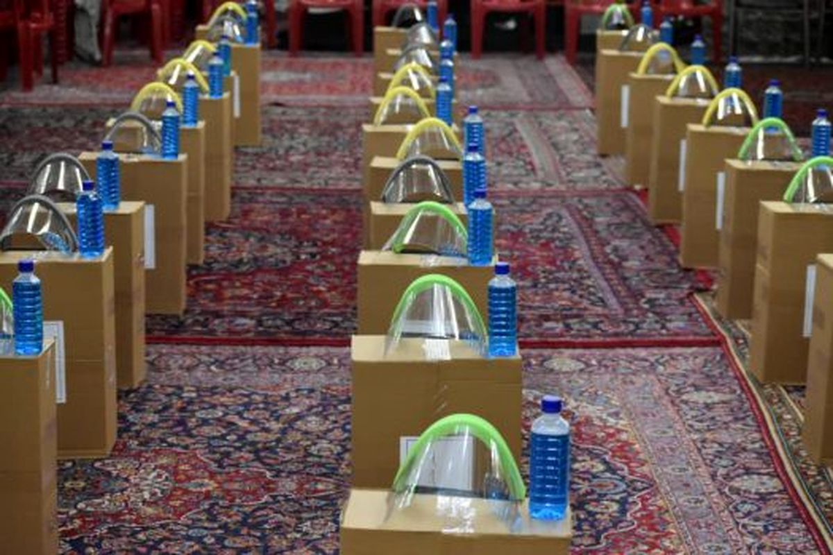 توزيع كمكهاي مومنانه خانوادههای شهدا و ايثارگران توسط تشكلهاي شاهد و ايثارگر