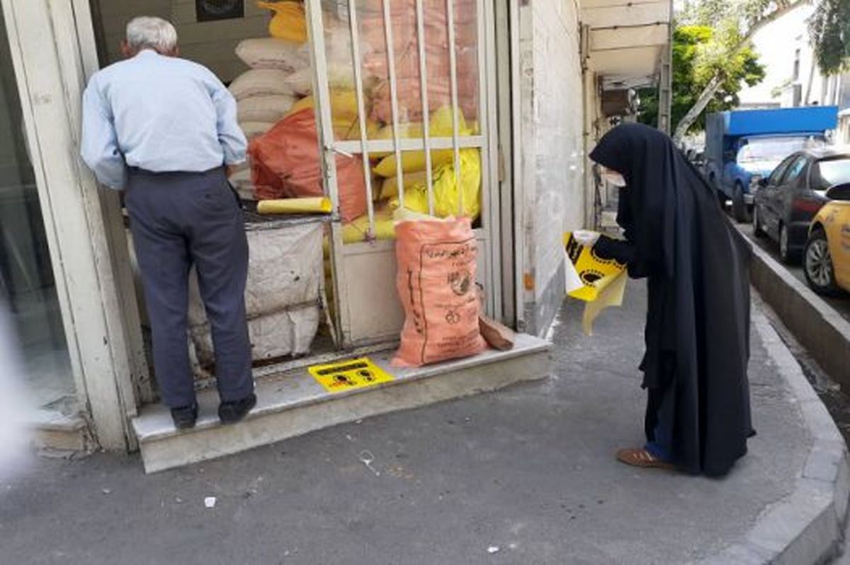 نصب ۱۷ هزار برچسب رعایت فاصله گذاری اجتماعی در نانوایی های شهر تهران