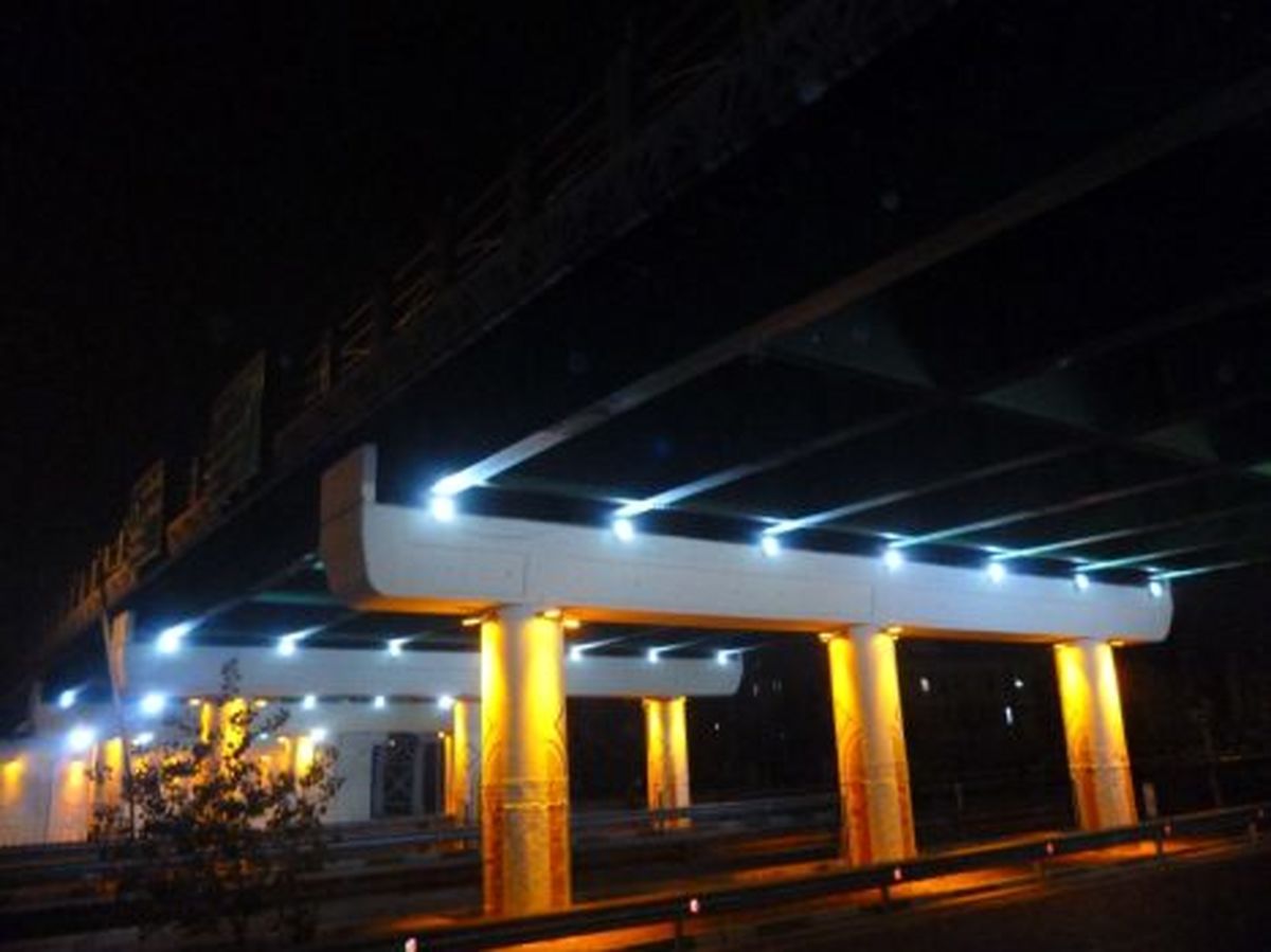 نواقص روشنایی ۱۴ پل مواصلاتی جنوب شهر رفع شد