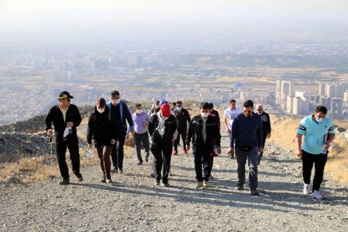 افتتاح جان پناه شهید آتش نشان امید عباسی در قله عقاب نشين لتمال