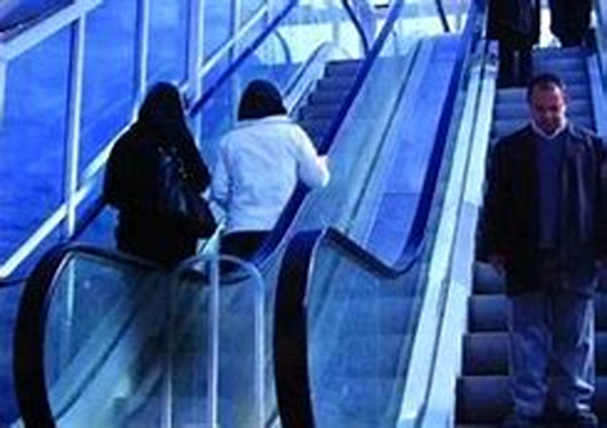 ۴۵۱یونیت و ۱۲دستگاه آسانسور روی پلهای مکانیزه فعال است