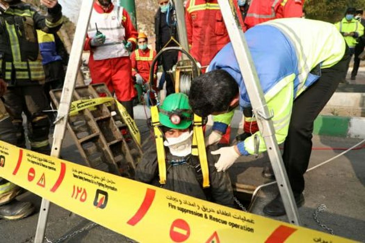 رفع بحران آبگرفتگی کانال جمع آوری آب های سطحی خیابان پیروزی