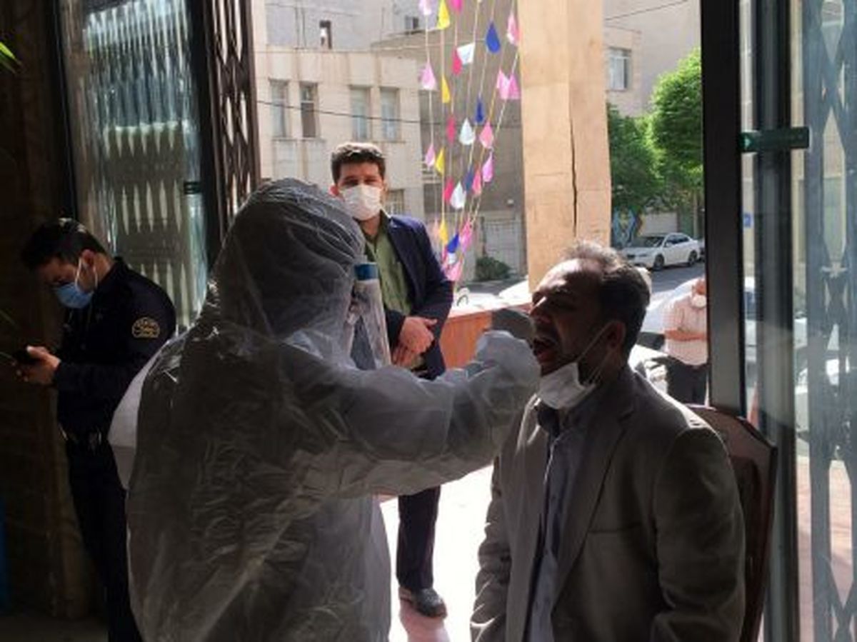 غربالگری روزانه ۳۰۰ خانواده ساکن منطقه ۱۳