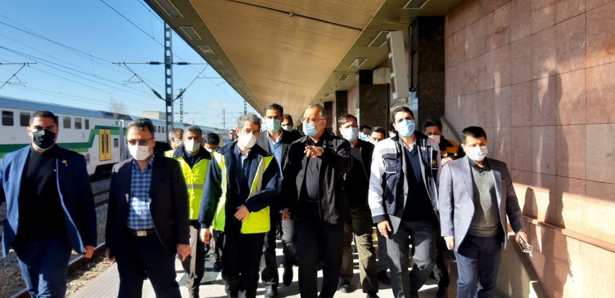 حضور زاکانی در محل حادثه قطار تهران کرج + فیلم