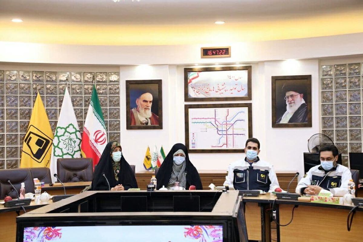 همه اقشار با هر سطحی از مترو استفاده میکنند