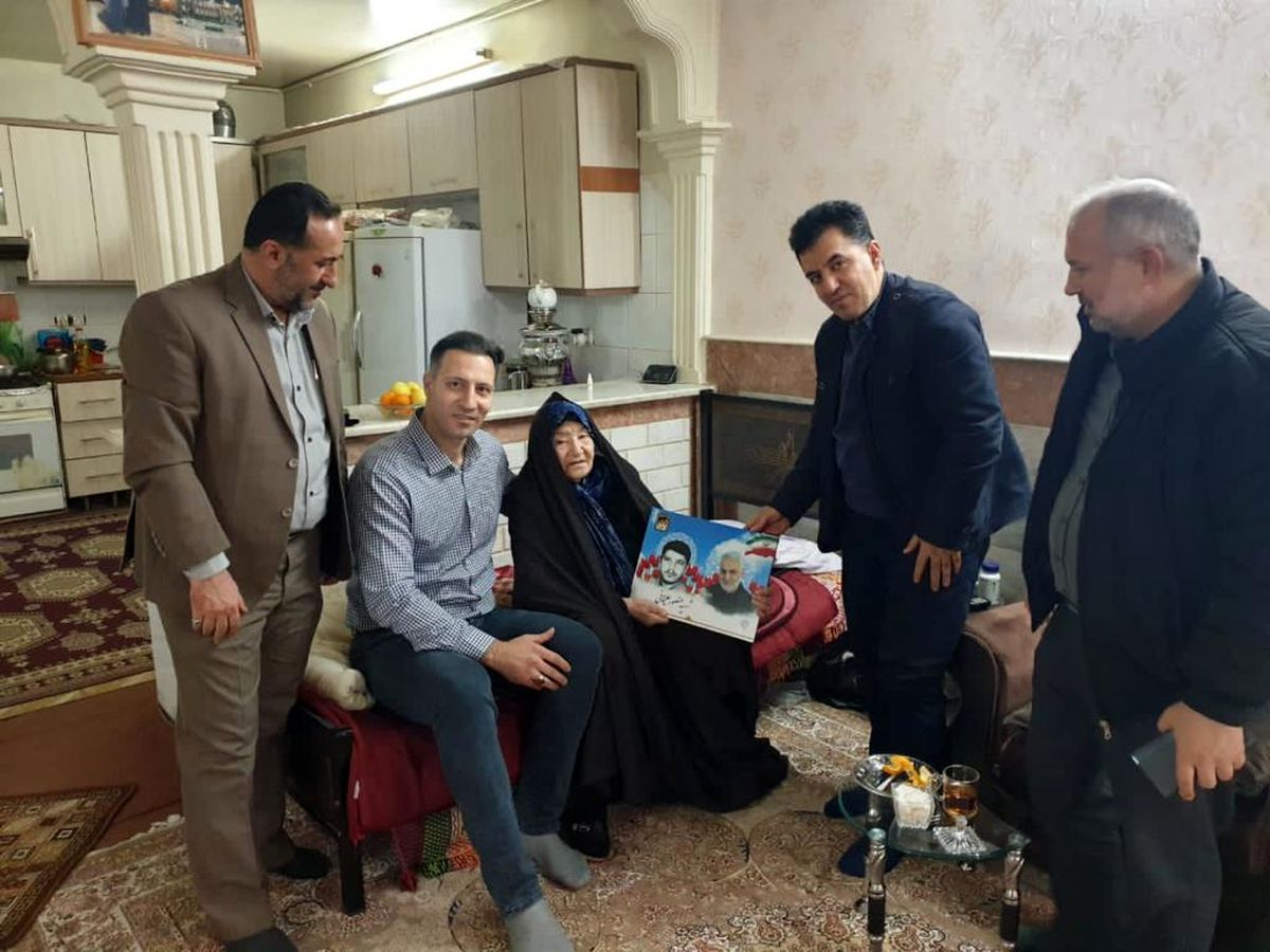 شهدا نویسندگان الفبای مدیریت جهادی هستند