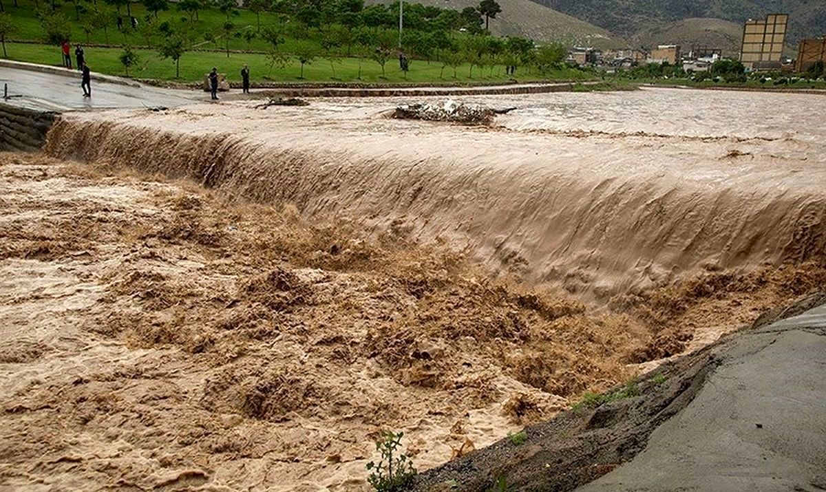 تخلیه اضطراری ۳ روستا در میناب به علت شدت سیلاب پشت سد + فیلم