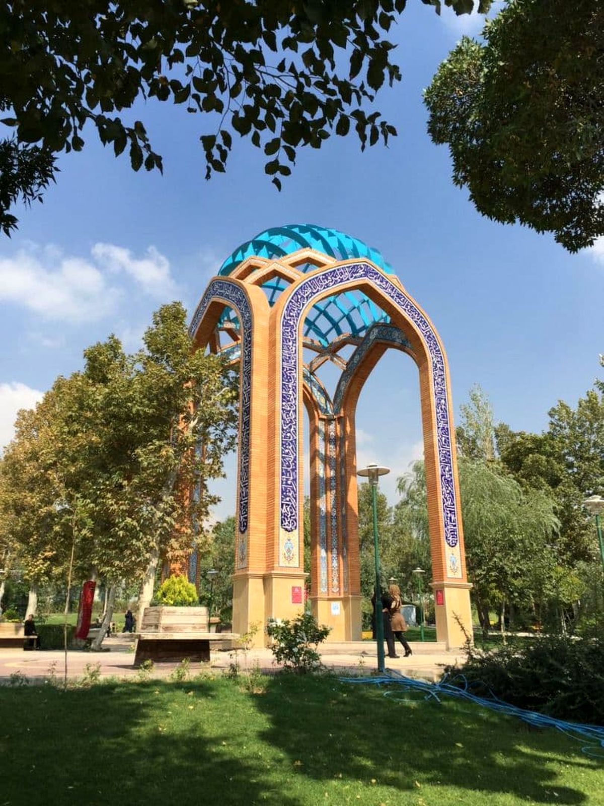 مرمت و بازسازی مقبره الشهدای شمال شرق تهران