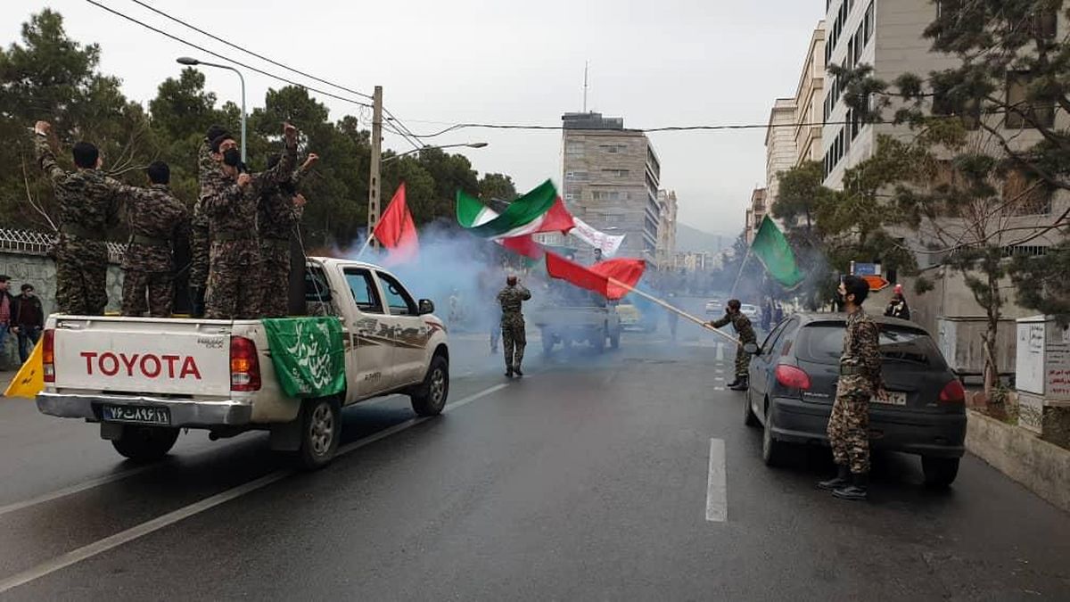 سرود های انقلابی در محلات منطقه2 طنین انداز می شود