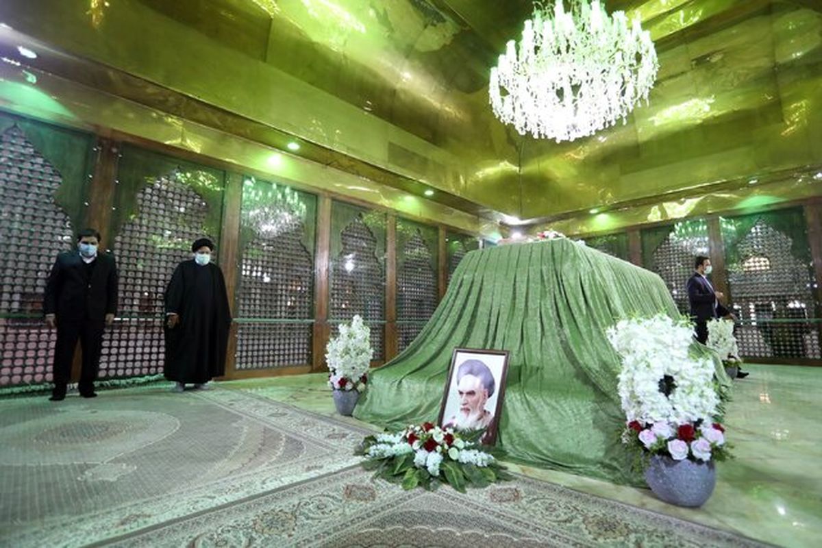 تجدید میثاق رئیسی و اعضای هیأت دولت با آرمانهای امام راحل و شهدای انقلاب