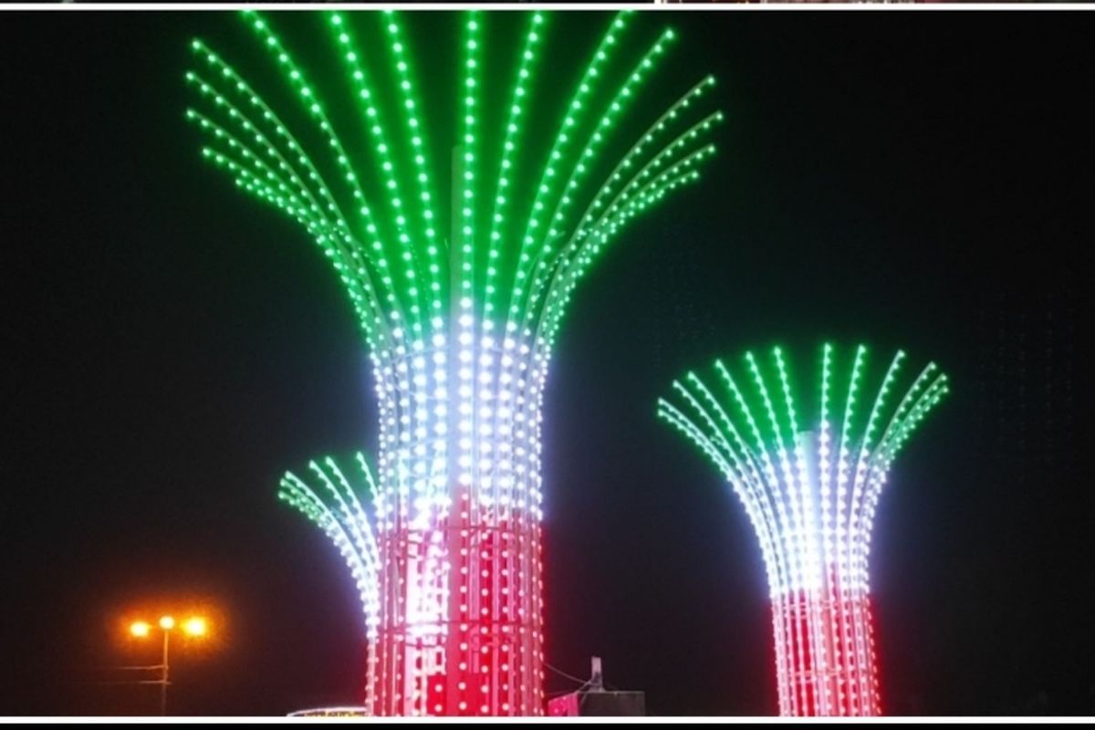 المان نوری میدان صنعت به رنگ پرچم افتخار در آمد