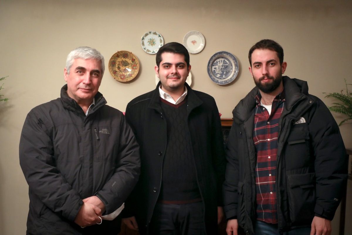 امیدوارم شب طلایی مورد استقبال مخاطبان قرار گیرد از نگاه منتقدین نمره قبولی گرفتیم در چند بخش برای سیمرغ رقابت میکنیم