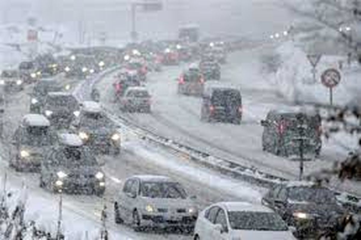 برف و باران در جاده‌های ۳ استان  ترافیک در ۲ جاده منتهی به تهران