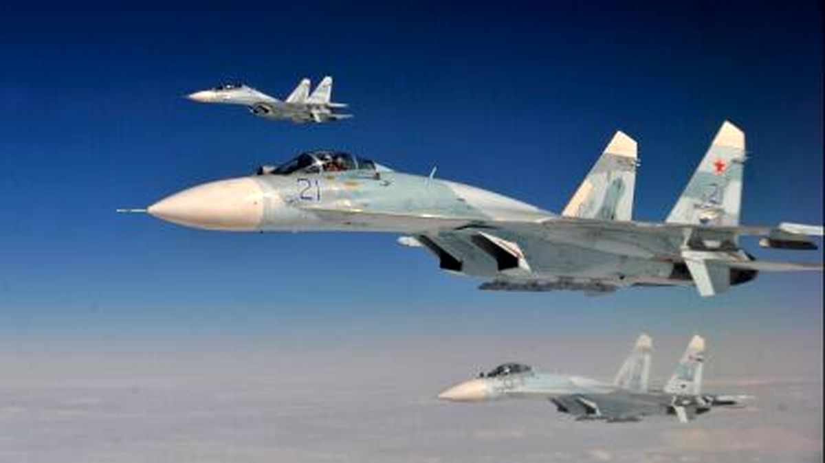 رویارویی جنگنده آمریکایی با جنگنده‌های روسیه بر فراز مدیترانه!+ جزییات