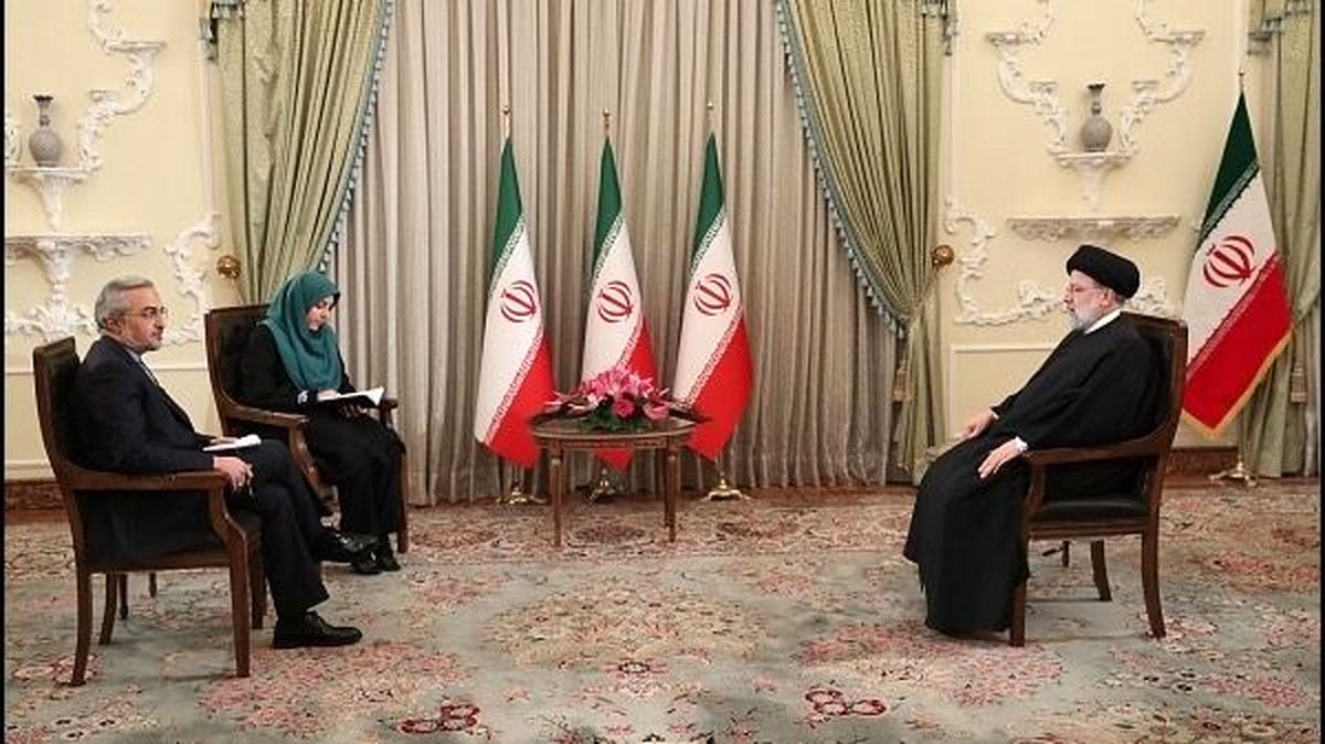 رئیسجمهور: لبخند زدن در تعامل با دنیا بدون تأمین منافع مردم سودی ندارد