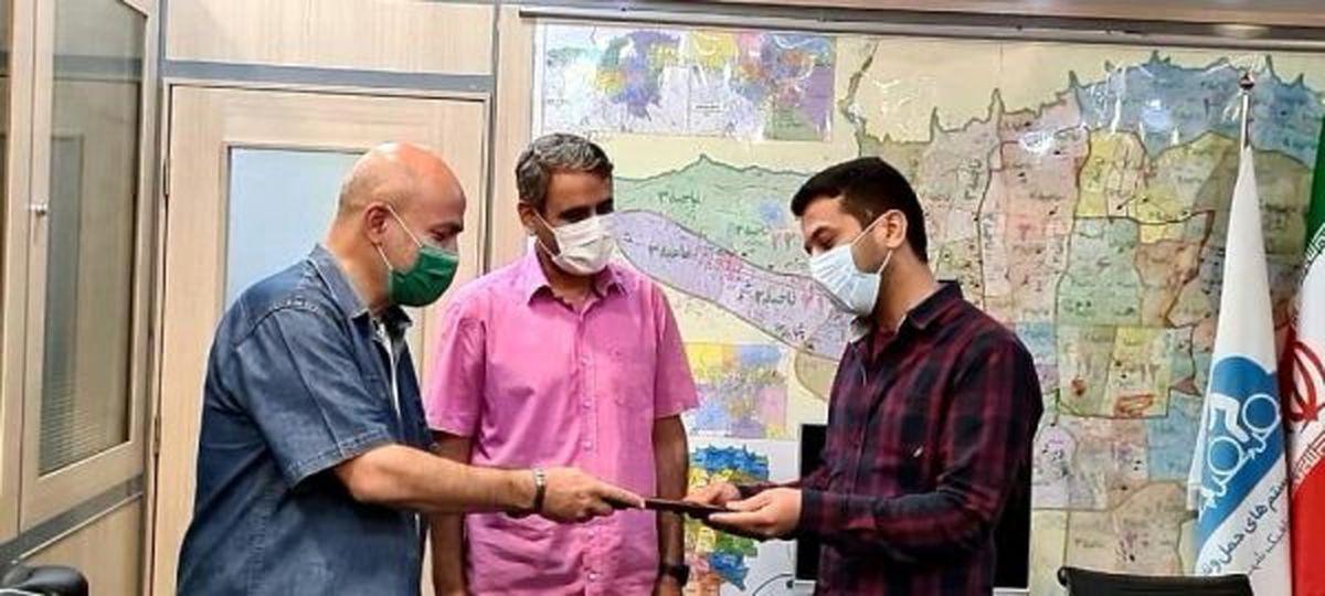 تجلیل از خبرنگار دوچرخهسوار آسیبدیده در حادثه واژگونی اتوبوس