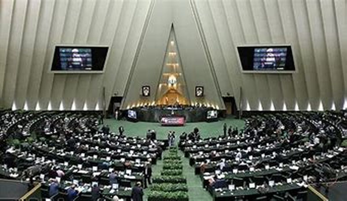 چرا به نمایندگان غیر متعهد تذکری داده نمیشود؟! نمایندگانی که به قانون پایبند نیستند!