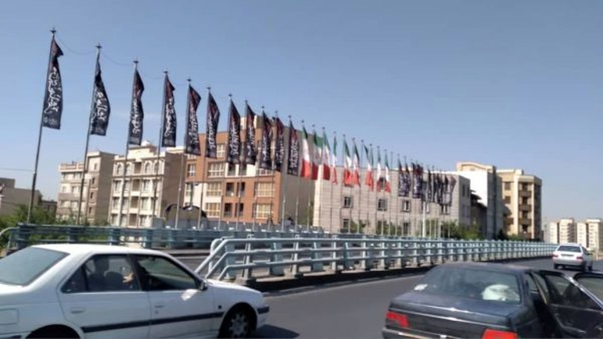 پیامهای عاشورایی در معابر و بزرگراه های منطقه ۲ نقش بست