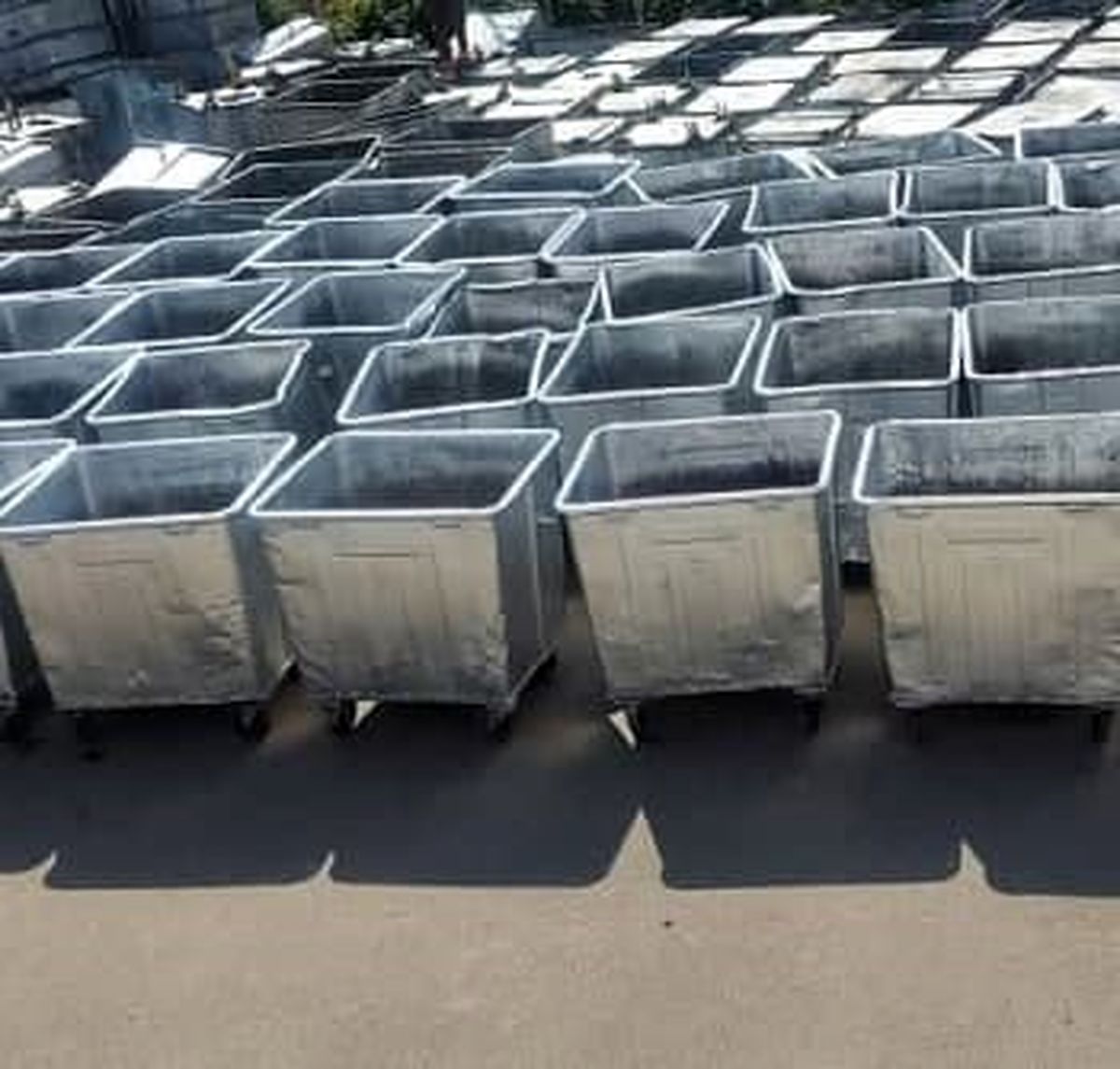 اجرای طرح بهسازی مخازن پسماندهای شهری در منطقه۲