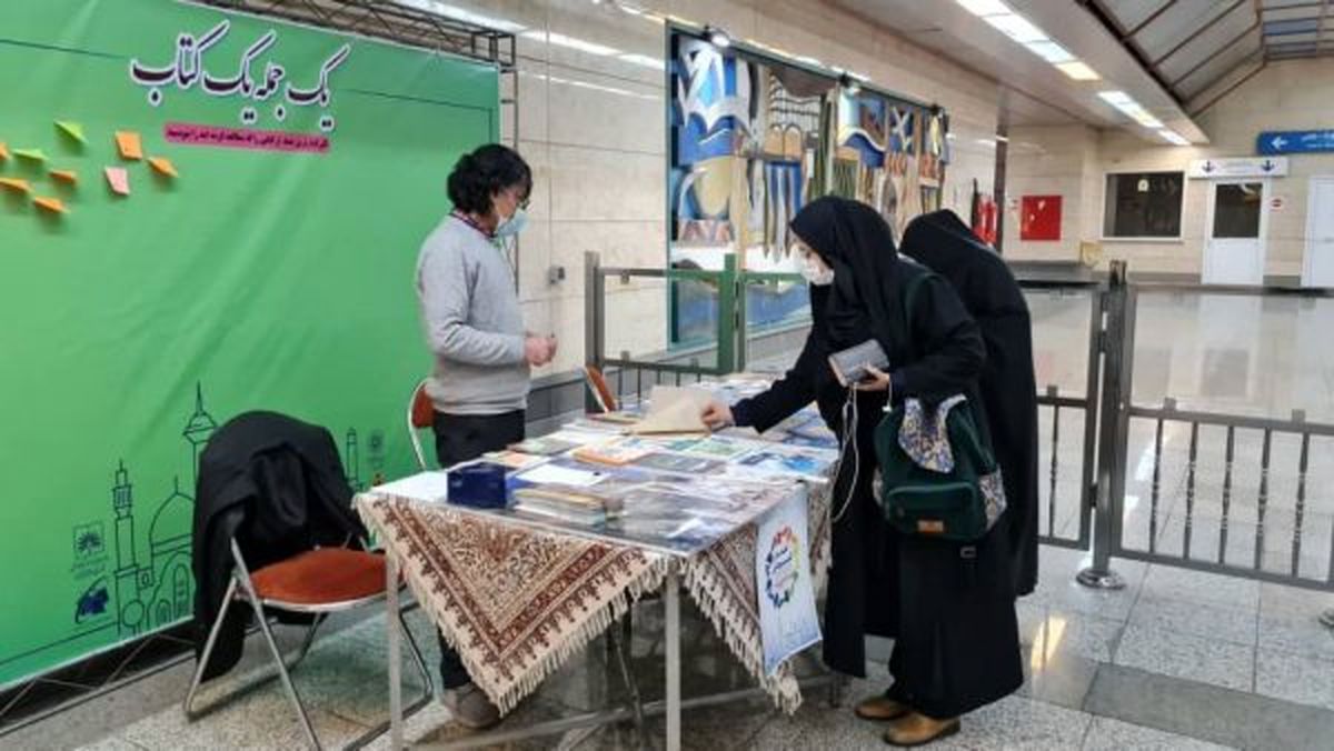 برپایی نمایشگاه ها و استقرار اتوبوس کتاب در منطقه ۱۹