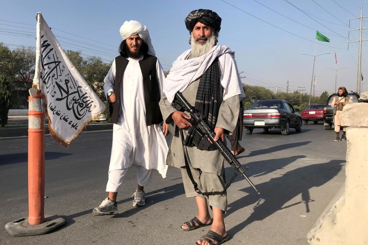 مجازات عجیب مرد روزه‌خوار به سبک طالبان!  عکس