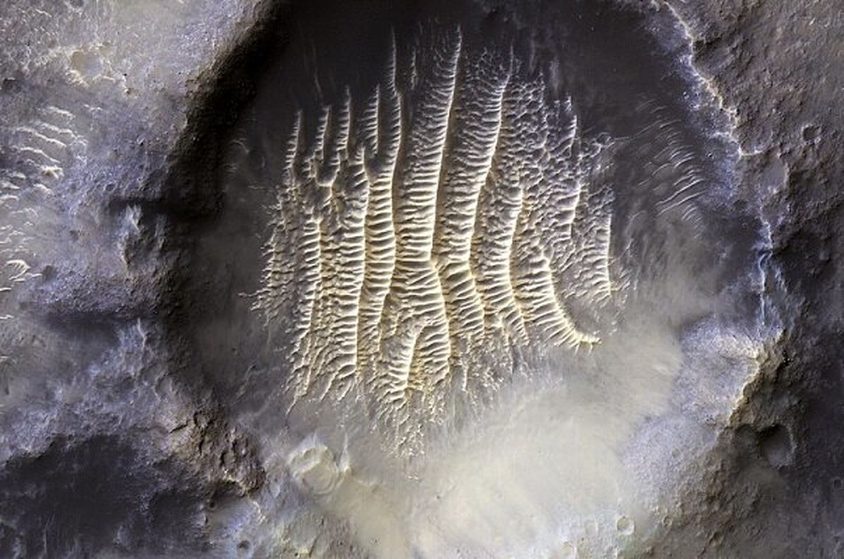 تصاویر دهانه های یخ زده مریخ منتشر شد+تصاویر