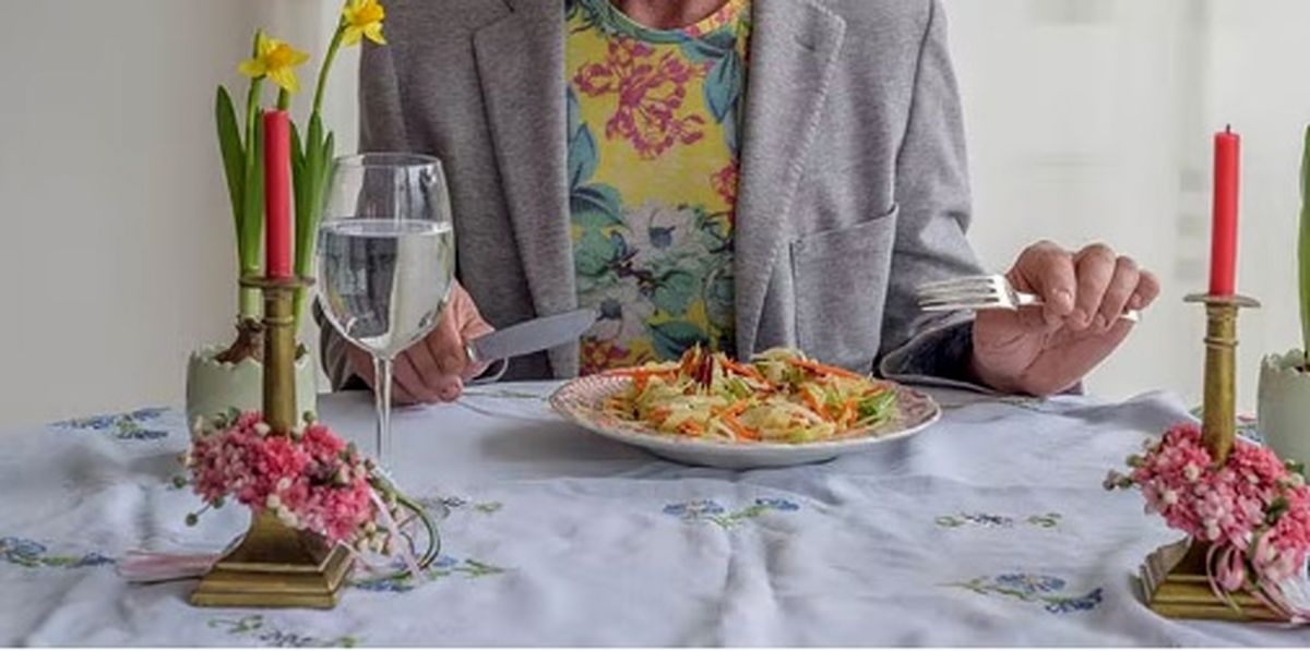 ساده ترین راه برای افزایش طول عمر کمتر خوردن است!