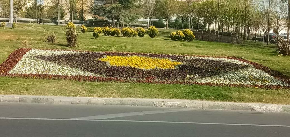 بزرگراه های منطقه 4 با فرش گل مزین شد