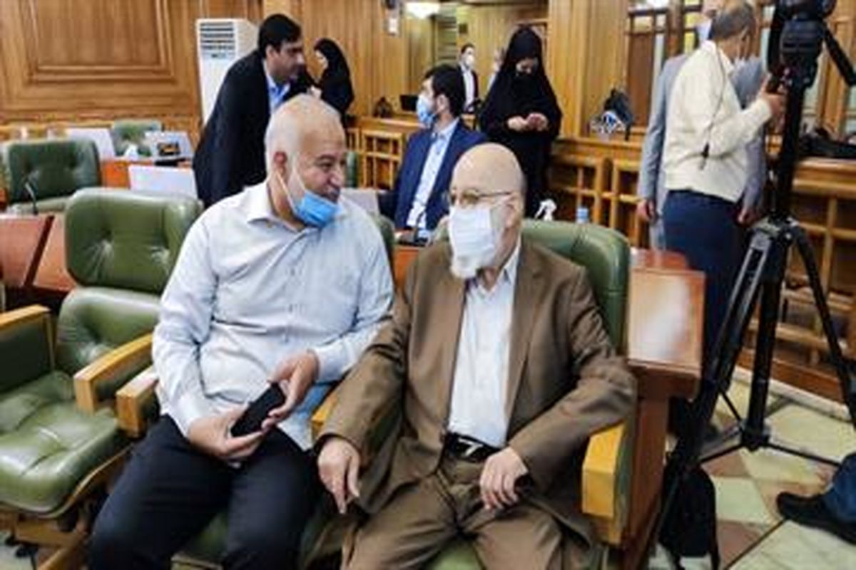 حضور مهدی چمران در صحن شورا