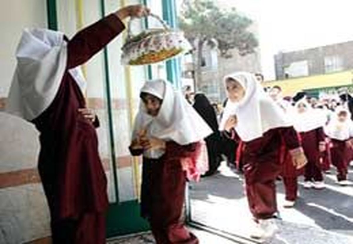 متولدین ۳۰ مهر ۹۵ و قبل از آن میتوانند در پایه اول دبستان ثبتنام کنند