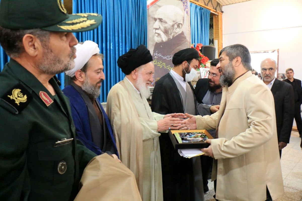 آیت الله العظمی میرزا محمد طاهر فقیه نصیری تنکابنی از علمای مبارز دوران ستمشاهی بود مردم صبور باشند مشکلات حل می شود