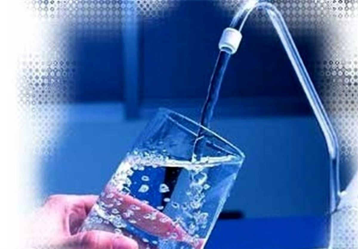 نوشیدن ۸ لیوان آب در روز هیچ مستند علمی ندارد!