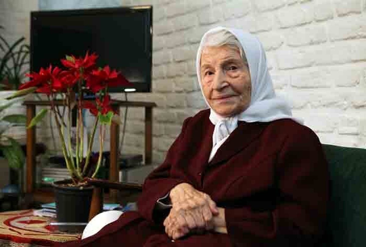 این زن ایرانی ۶۰ سال زبالهای بیرون خانهاش نگذاشت