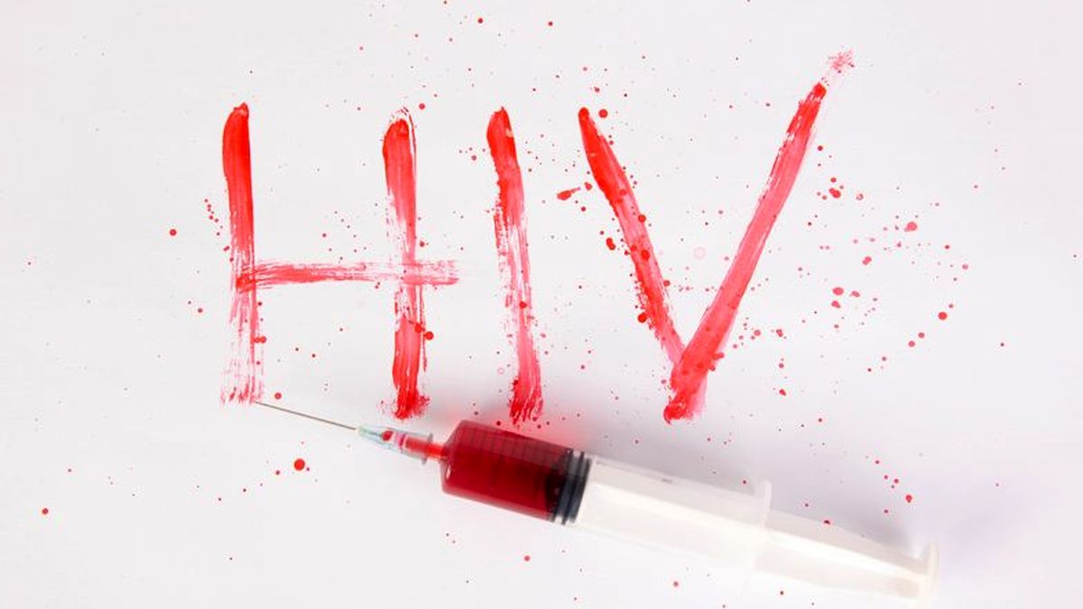 اثبات عشق به سبک هندی و با تزریق خون حاوی ویروس ایدز به خاطر معشوق! +عکس