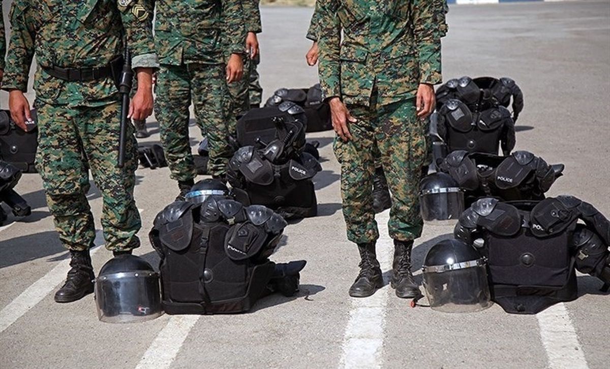 عکس خاص و دونفره یک دختر دهه نودی با مامور یگان ویژه!