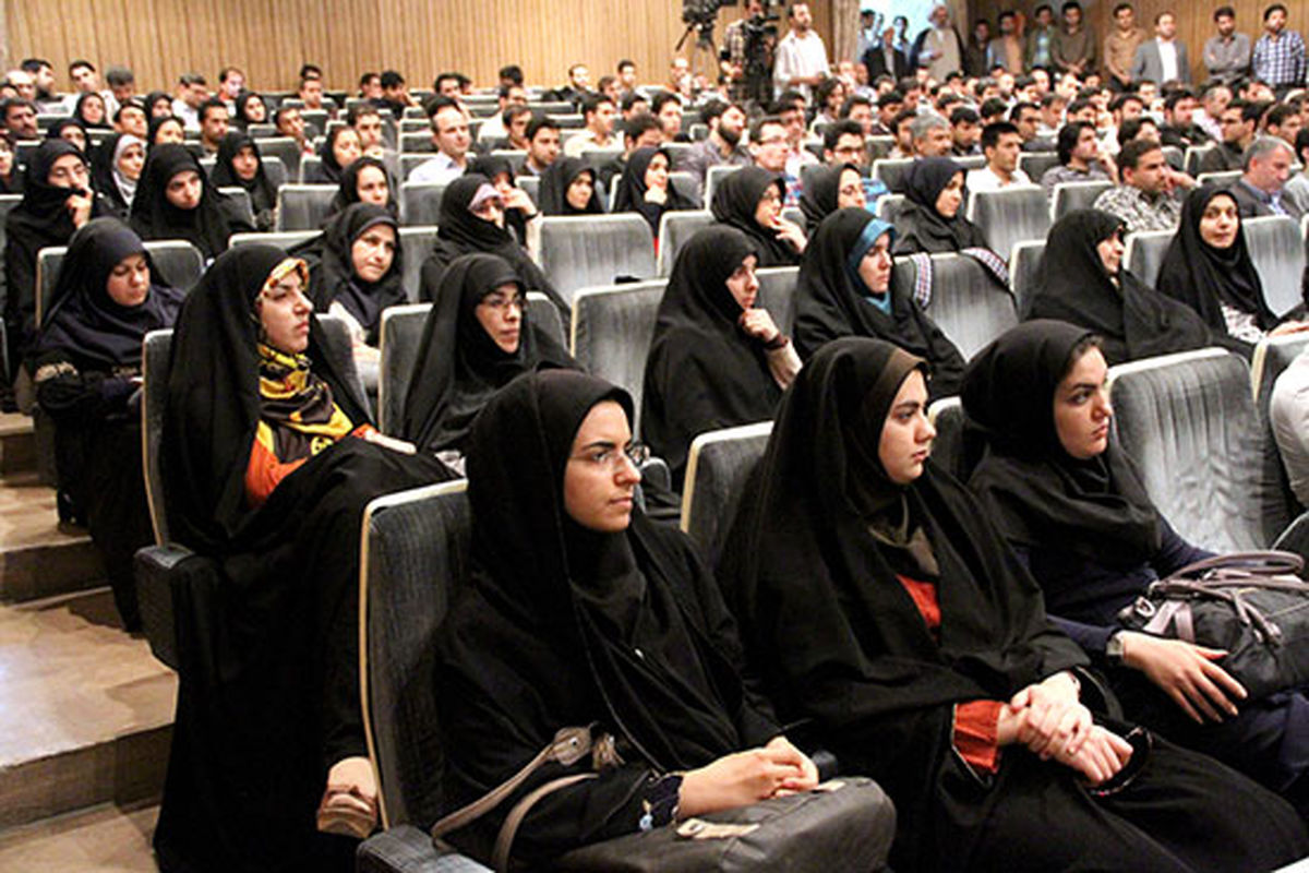 ملت ایران حساب دانشگاهیان را از افراد هنجارشکن جدا میداند