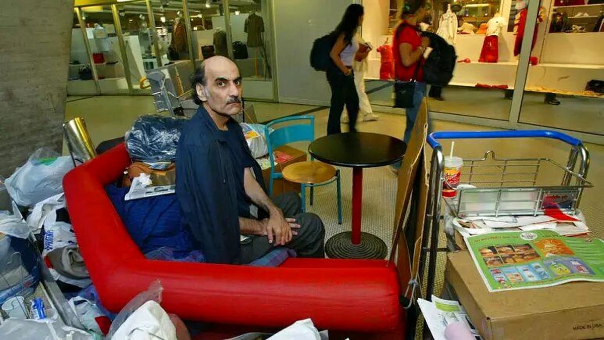 این ایرانی ۱۸ سال در فرودگاه پاریس زندگی کرد!+عکس