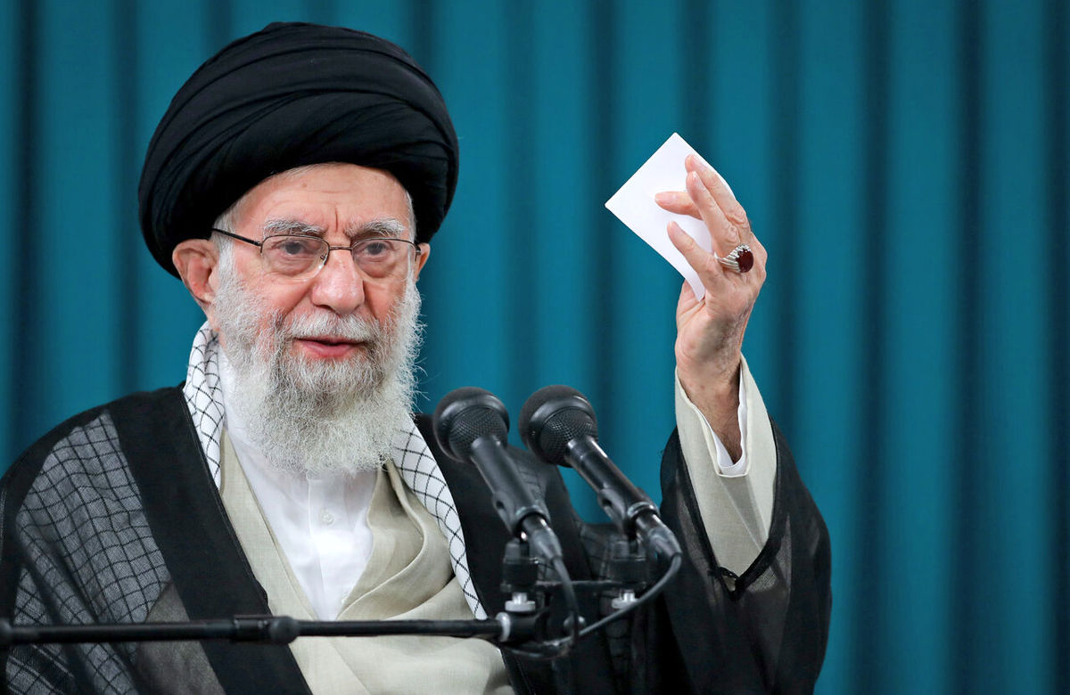شهیدِ امنیت جان خود را برای امنیت و آسایش مردم فدا میکند