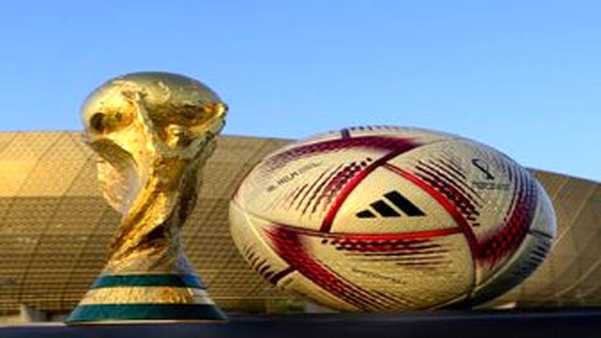 رونمایی از توپ ویژه مراحل پایانی جام جهانی + عکس