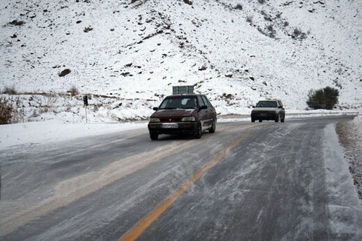 جاده چالوس یکطرفه شد  بارش برف و باران در جاده های ۲۹ استان