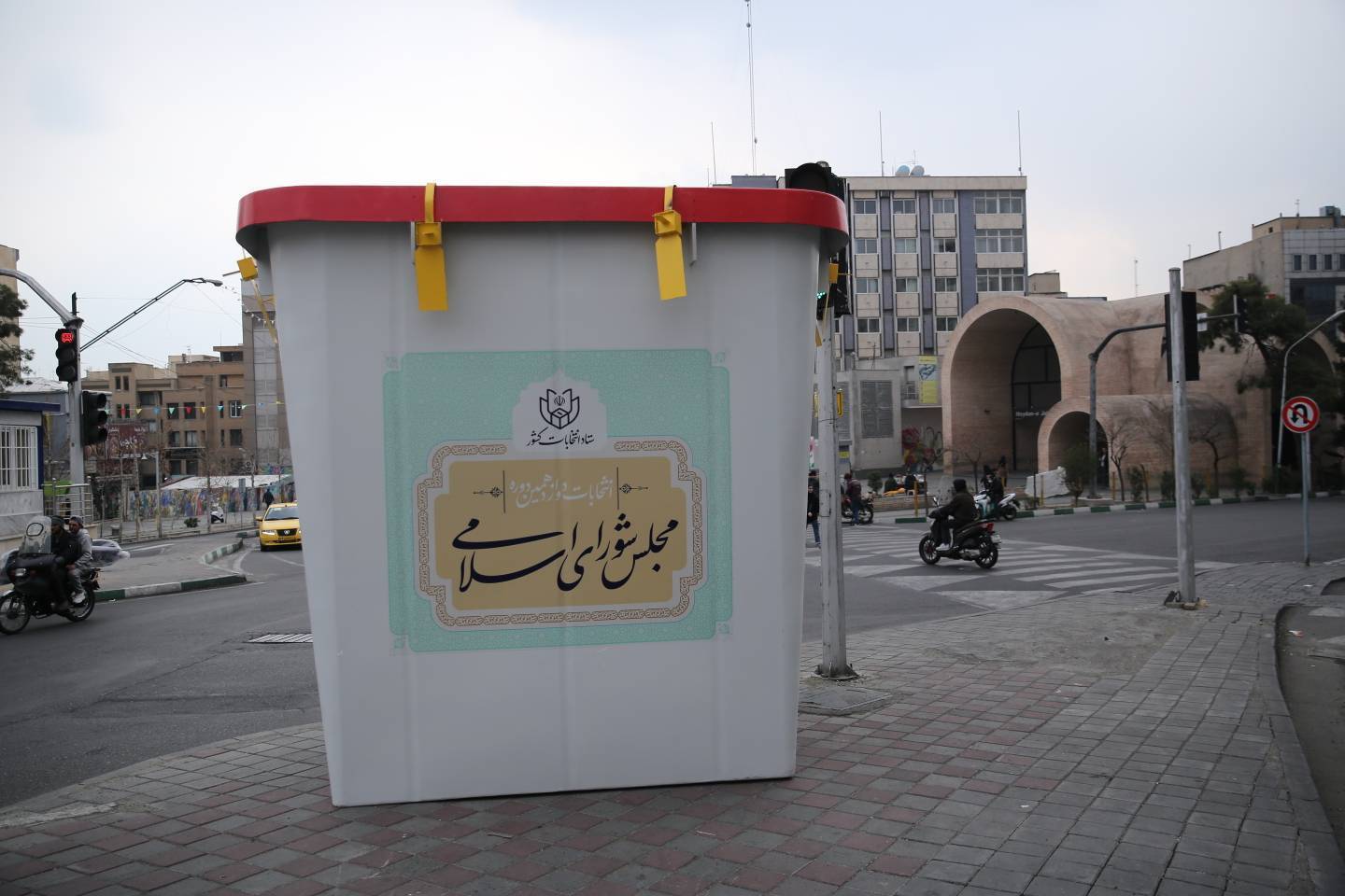 نصب المانهای صندوق رای در ۷ نقطه شهر تهران نصب المانهای صندوق رای در ۷ نقطه شهر تهران