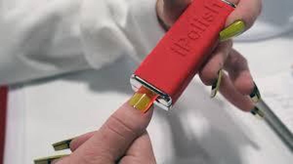 این ناخن هوشمند در لحظه تغییر رنگ می‌دهد