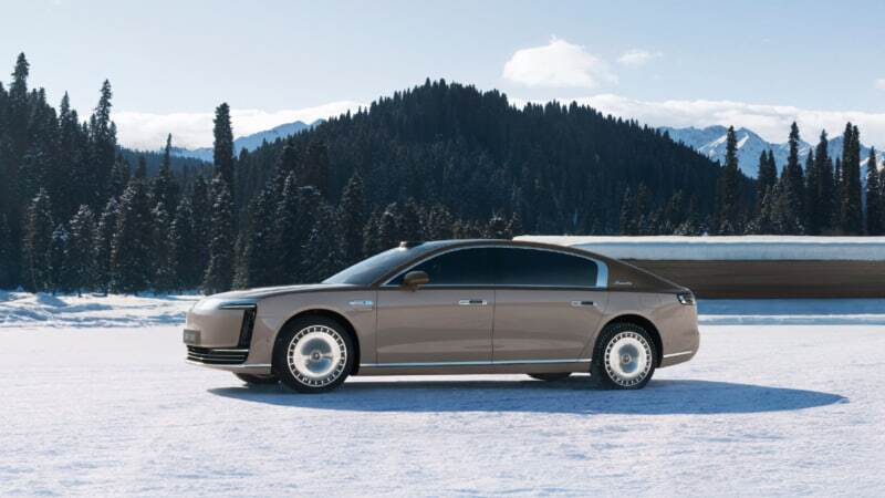 سدان انرژی نو ماکسترو اس800 از هواوی و JAC تا ژانویه 2026 عنوان پرفروش ‌ترین سدان لوکس در چین را حفظ کرد. این خودرو در مجموع بیشتر از ب ام و سری7 و مرسدس بنز اس کلاس فروش داشته است./