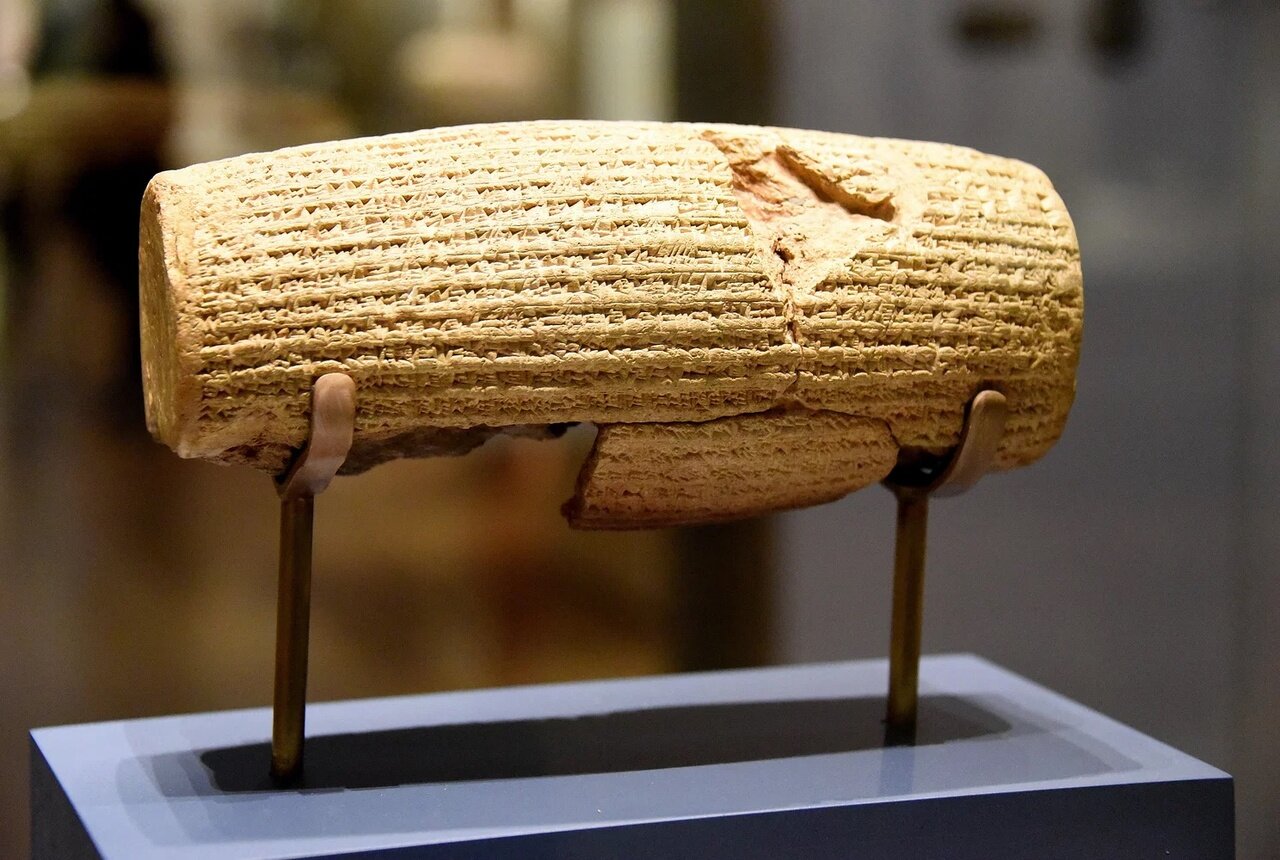 رازهای پنهان در استوانه کورش