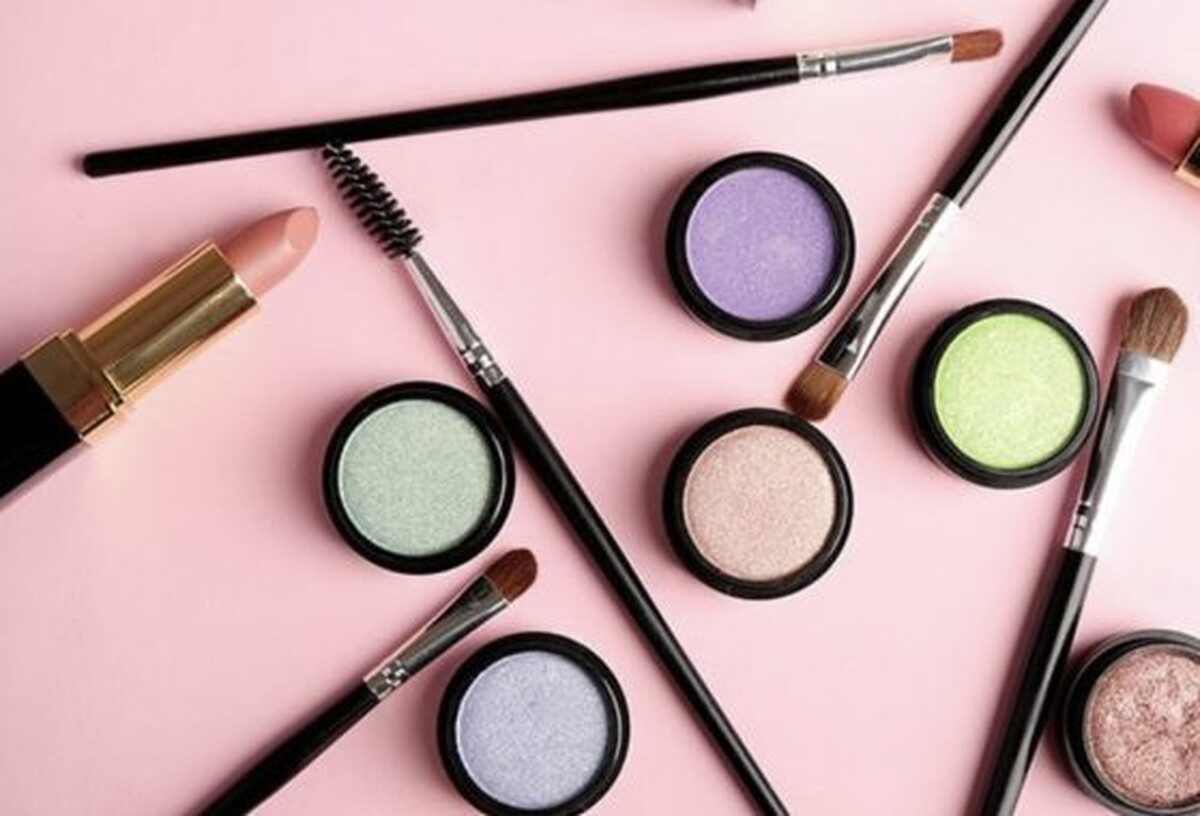 بلع ناخواسته رژلب و افزایش خطر جذب فلزات سنگین